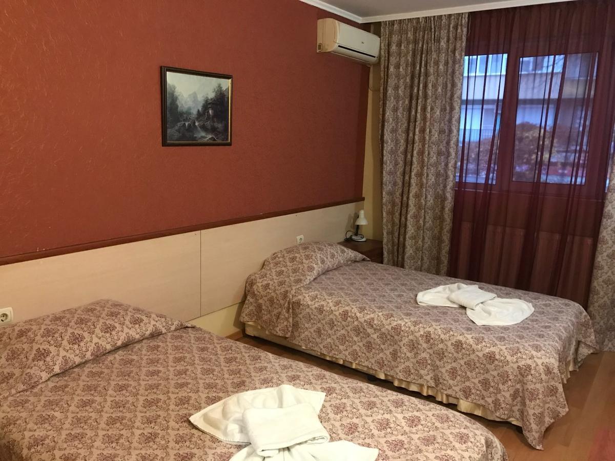 Hotel Triumph Yeni Zağra Dış mekan fotoğraf